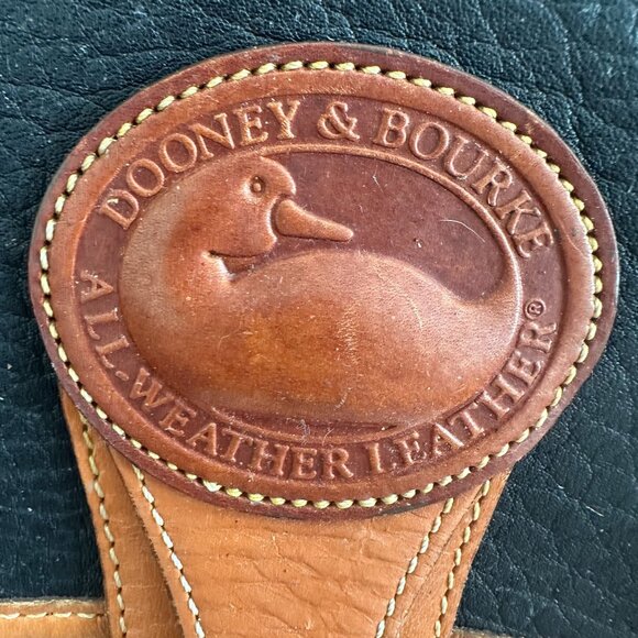 Vintage Dooney & Bourke All-Weather Leather Crossbody Bag Classic - Picture 3 of 14